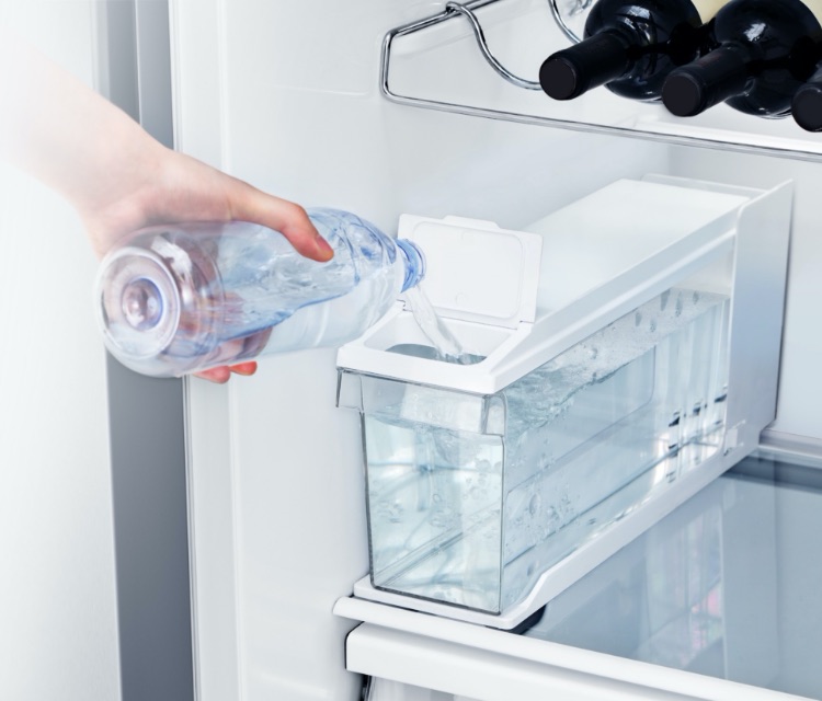 Hisense BCD535W Non-Plumbed Water Tank feature image - mobile