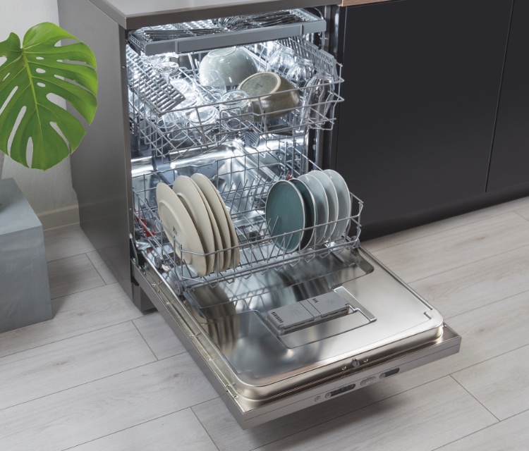 Hisense Freestanding Dishwasher HS661C60X - 15min Fast Cleaning