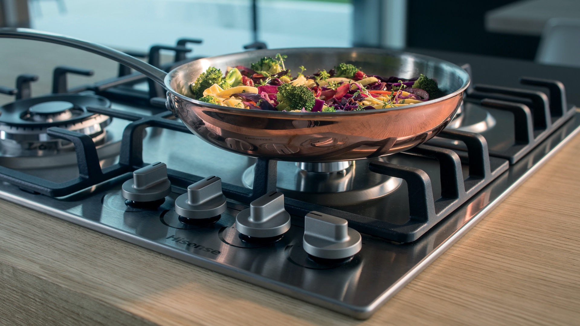 Hisense GM663XB Cast iron pan support feature image