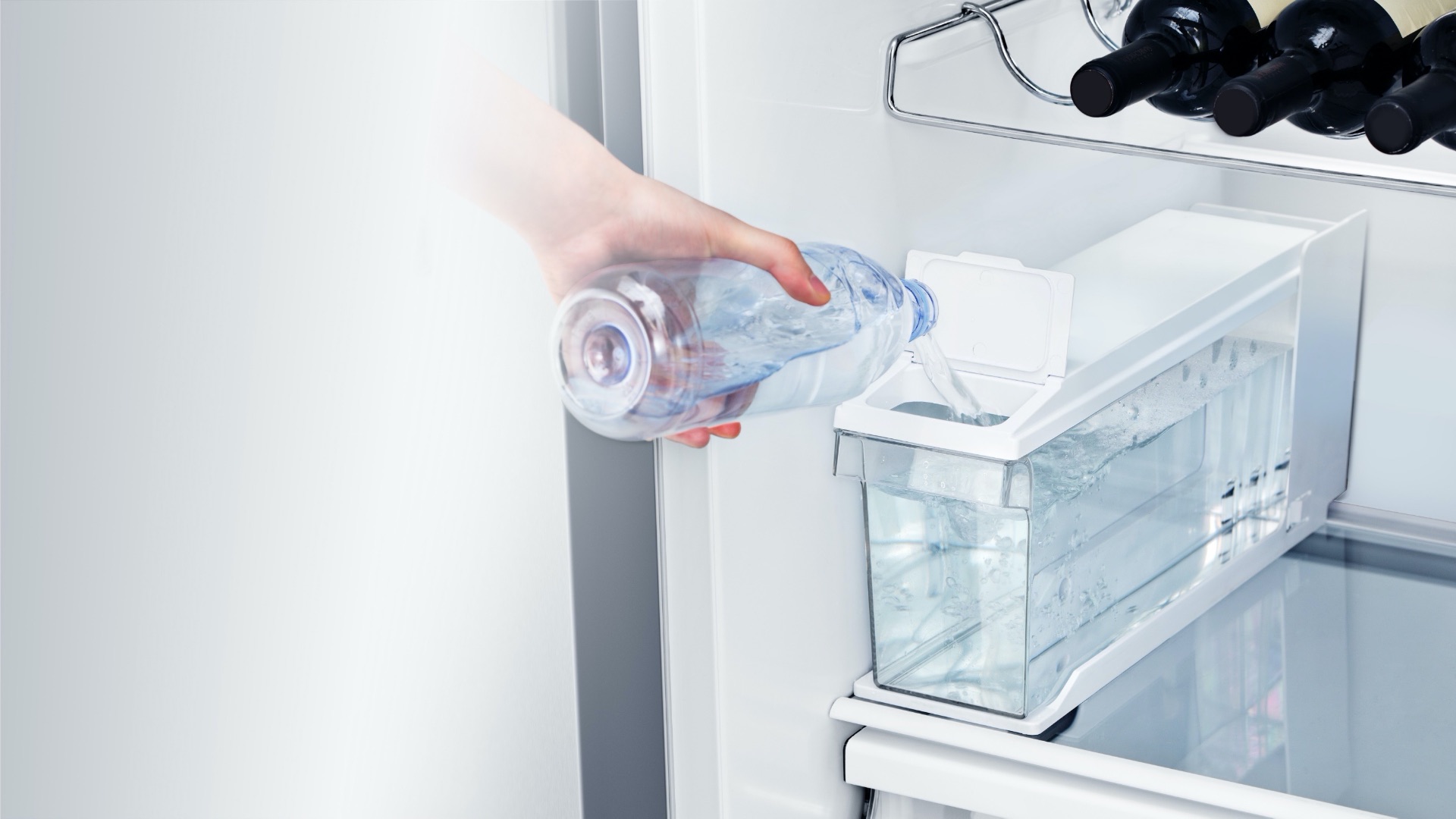 Hisense BCD535W Non-Plumbed Water Tank feature image